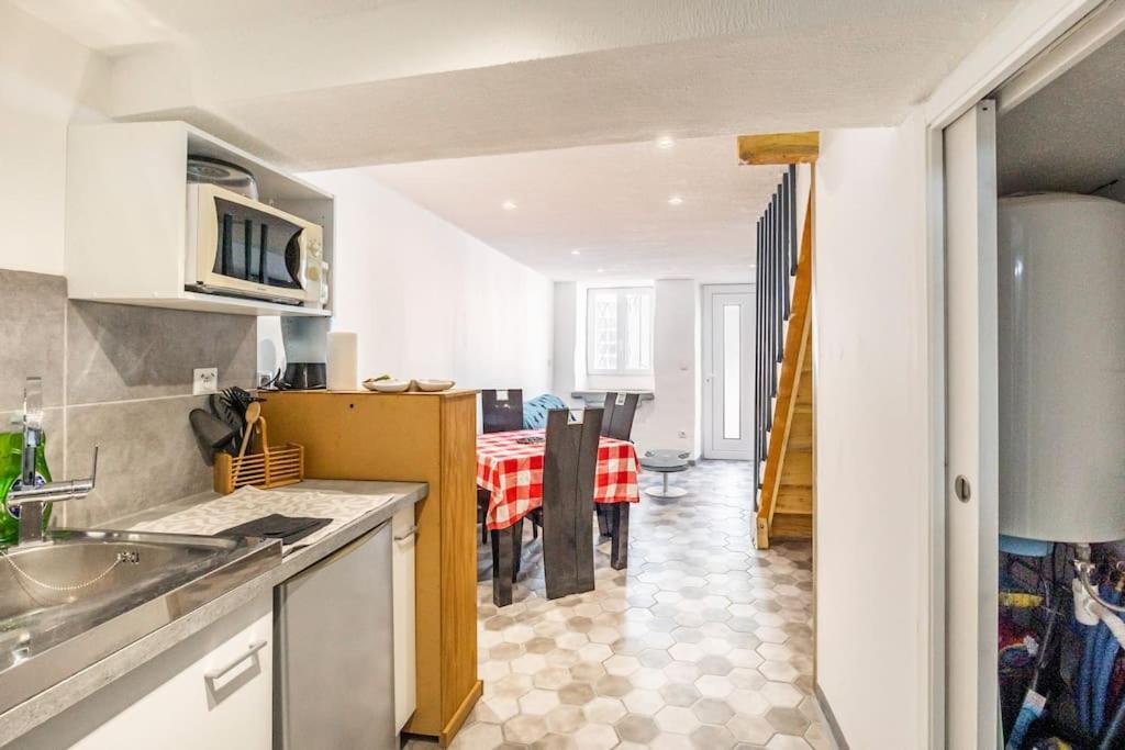 Maison Atypique Dans Circulade Bram Bagian luar foto