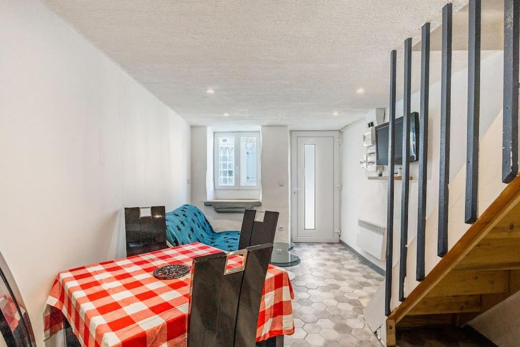 Maison Atypique Dans Circulade Bram Bagian luar foto