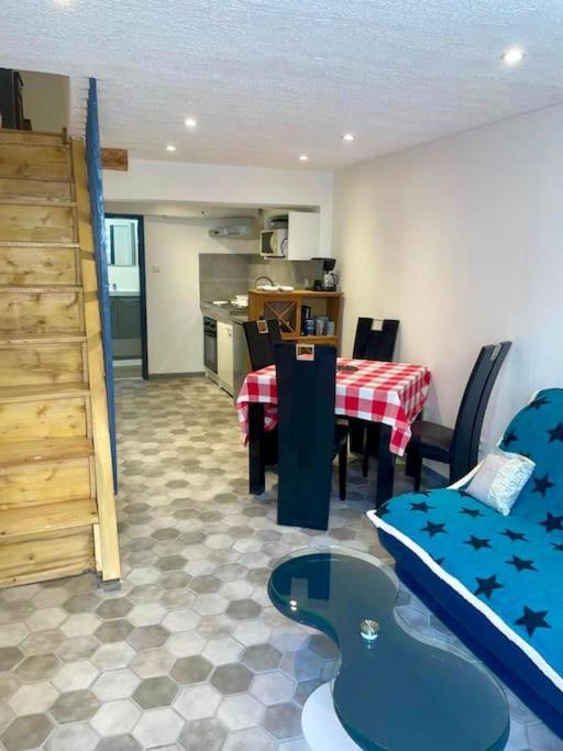 Maison Atypique Dans Circulade Bram Bagian luar foto